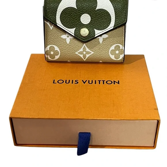 Louis Vuitton Limited Edition - Zoe Trifold Compact Wallet. Excellent w/COA - Picture 4 of 5